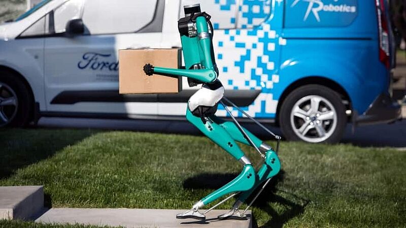 Ein Roboter als Postbote: Ford und Agility Robotics erforschen die autonome Auslieferung von Waren