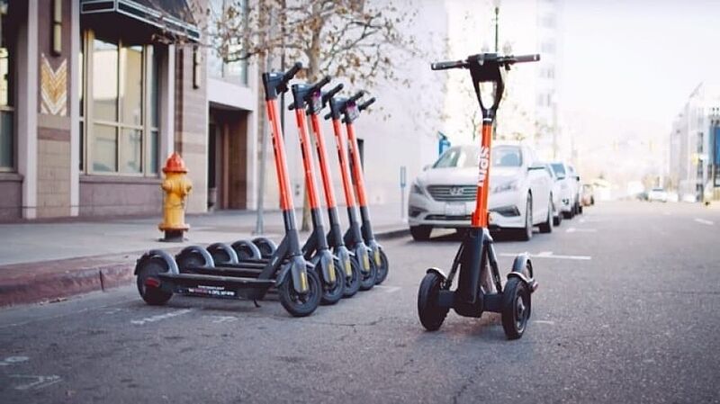 Spin bringt ferngesteuerte dreirädrige E-Scooter nach Europa und Nordamerika – und verkündet exklusive Partnerschaft mit Software-Spezialist Tortoise