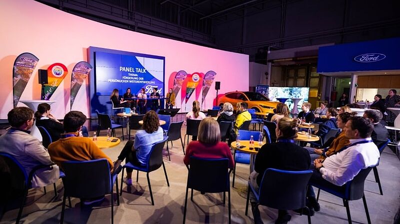 „Develop Yourself“ – Ford bietet Frauen eine Karriereplattform